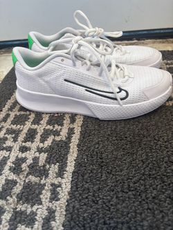 Tennis Nike shoes