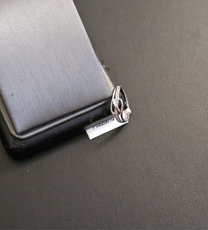 14k White Gold Diamonds Ring Size 6.5