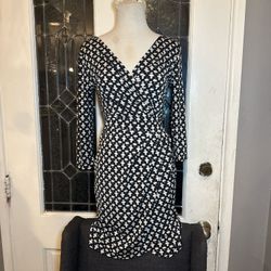 Olive Tree Black & White Bodycon Dress – Long Sleeve – Deep V Neck