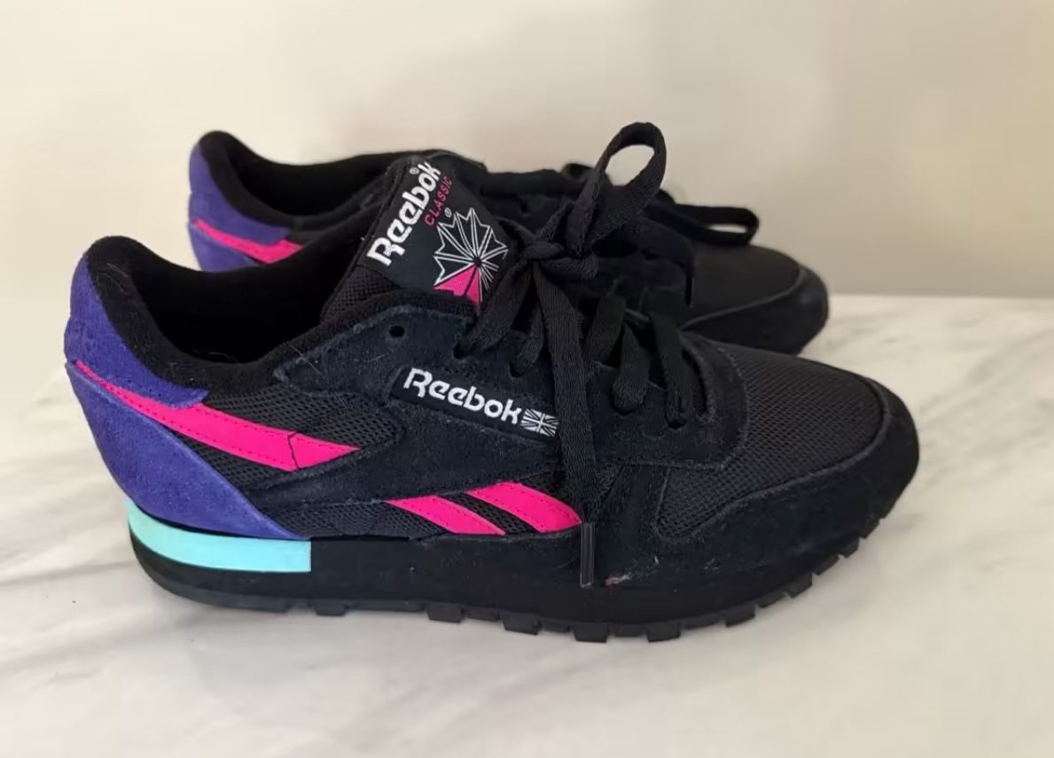 Women’s Size 6 Reebok Sneakers LIKE NEW!