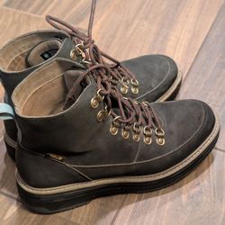 Black Boots Teva Size 9 