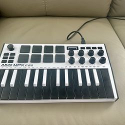 AKAI MPK mini