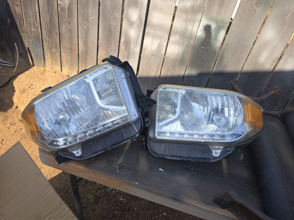 2014 Toyota Tundra Factory Headlights FREE