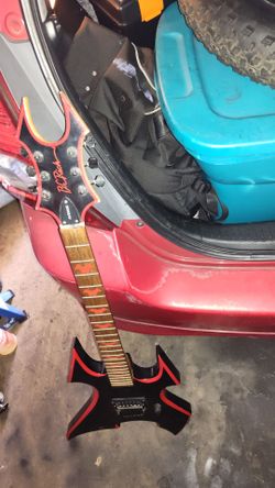 ELECTRIC https://offerup.co/faYXKzQFnY?$deeplink_path=/redirect/ GUITAR