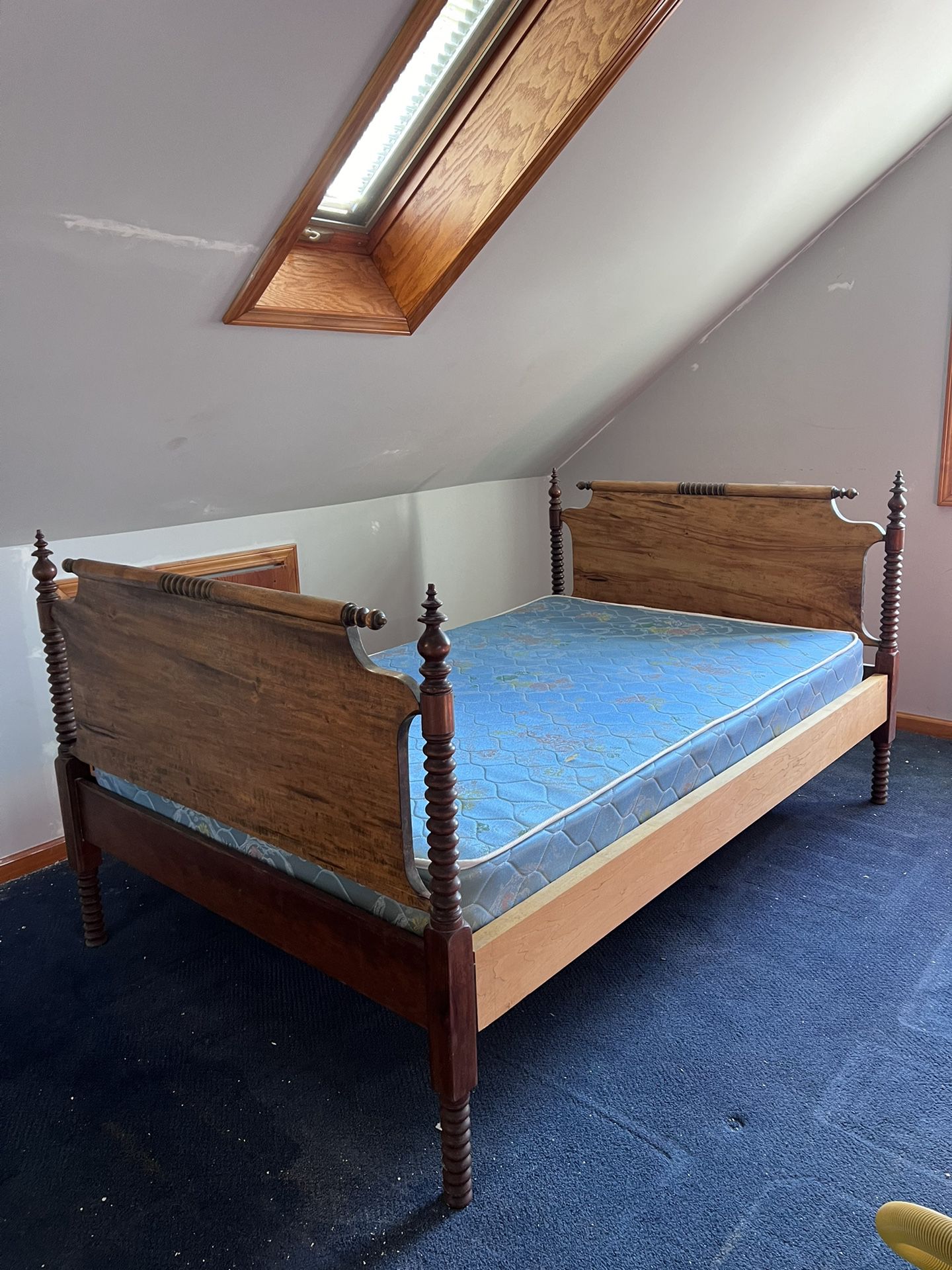 Antique Full bobbin spindle bed with mattress and box springs. 