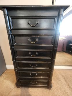 Dresser Black