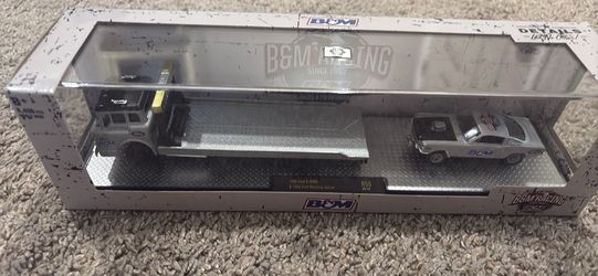 M2 Machines B&M Racing hauler
