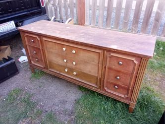 Bassett "low boy" 9-drawer dresser. Mid-century, modern.