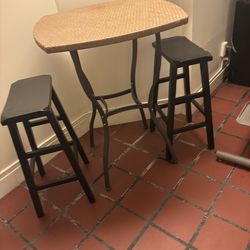 Bistro table and 2 stools Read description