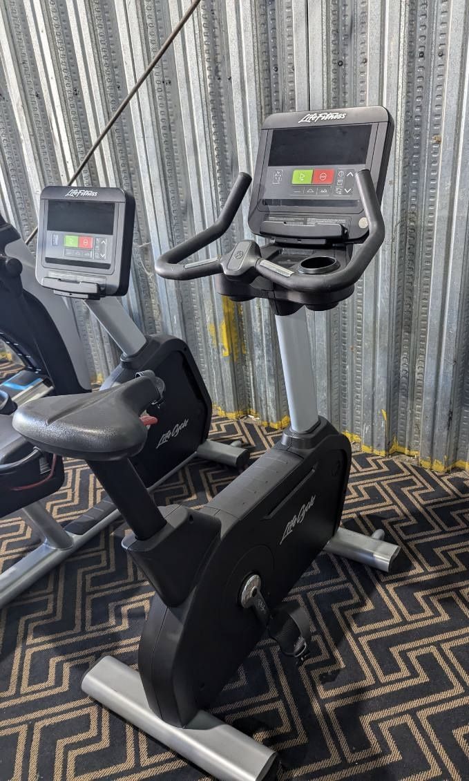 Life Fitness Lifecycle Upright Bike