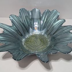 Title
15.5" Iridescent Teal Glass Sunflower Bowl Decorative Floral Shaped Centerpiece