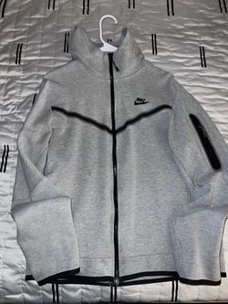 First gen Nike tech (size m)