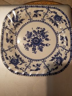 Johnsbro white and blue square plate