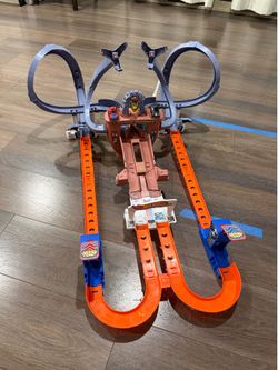 Hot Wheels Web Slinging Speedway Race Track – Complete – Great Condition