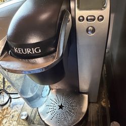 Keurig single-serve coffee maker With POD Tray/stand