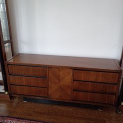 Lane Mid Century Walnut Long Credenza/ Buffet / Sideboard/  Dresser 
