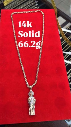 Vendo oro barato sigan mi Instagram familia_cadenas mi tienda está en Huntington park se llama familia cadenas (google) 14k oro para todas ocasiones N
