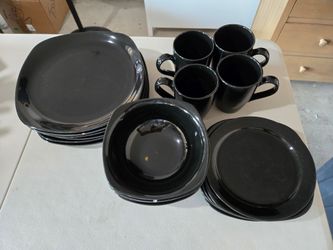 Black dish set