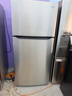 Frigidaire Top-Freezer Refrigerator Stainless Steel 30 inches