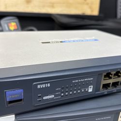 Linksys 10/100 16-Port VPN Router-Multi-WAN  RV016