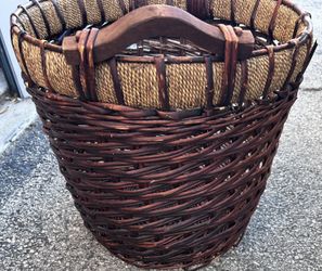 Like new Small taebl $30 big basket $20