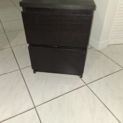 Night Stand Ikea ,mesa Negra