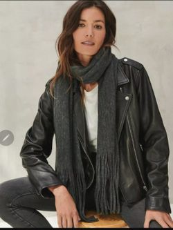  LUCKY BRAND FRINGED SCARF IN GREY