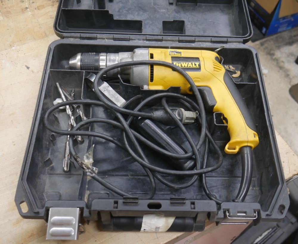 dewalt DW236 VSR DRILL CORDED WITH CASE 824107-1
