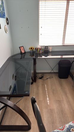 Glass top ‘L’ desk