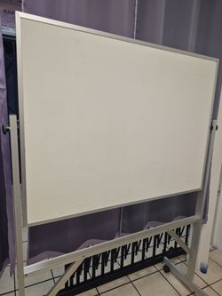 Movable white board