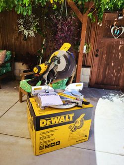 Dewalt #Dws716 15 Amp Corded 12 in. Compound Double Bevel Miter Saw.(slightly Used in excellent working condition )