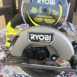 Ryobi One+ 18 V Brushless Cordless 7-1/4” Circular Saw TOOL ONLY