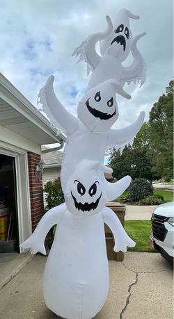 Giant inflatable Halloween ghost decoration