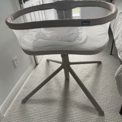 Halo Swivel Bassinet
