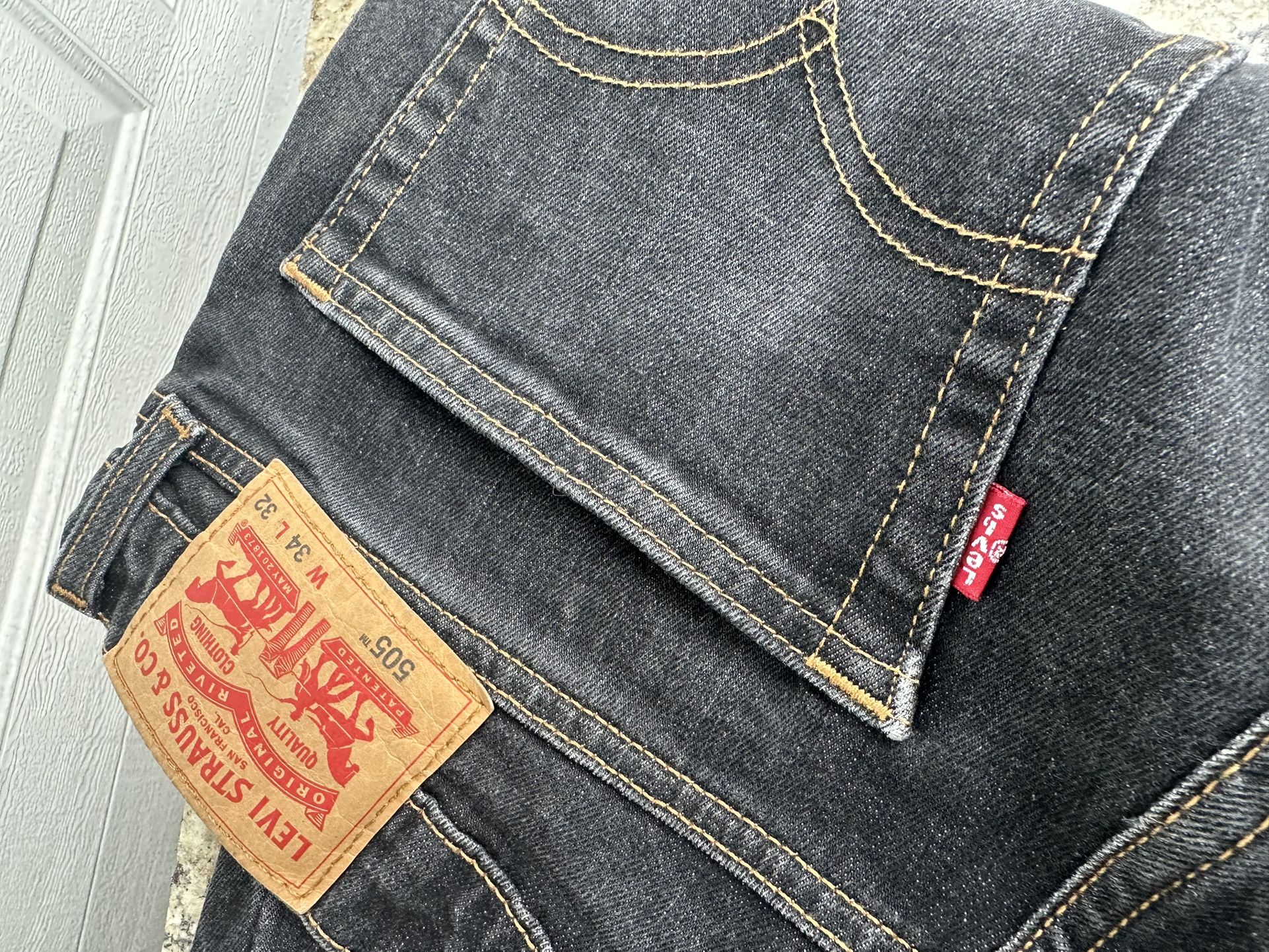 36 x 32 Levi’s 505 button up jeans, like new only worn once