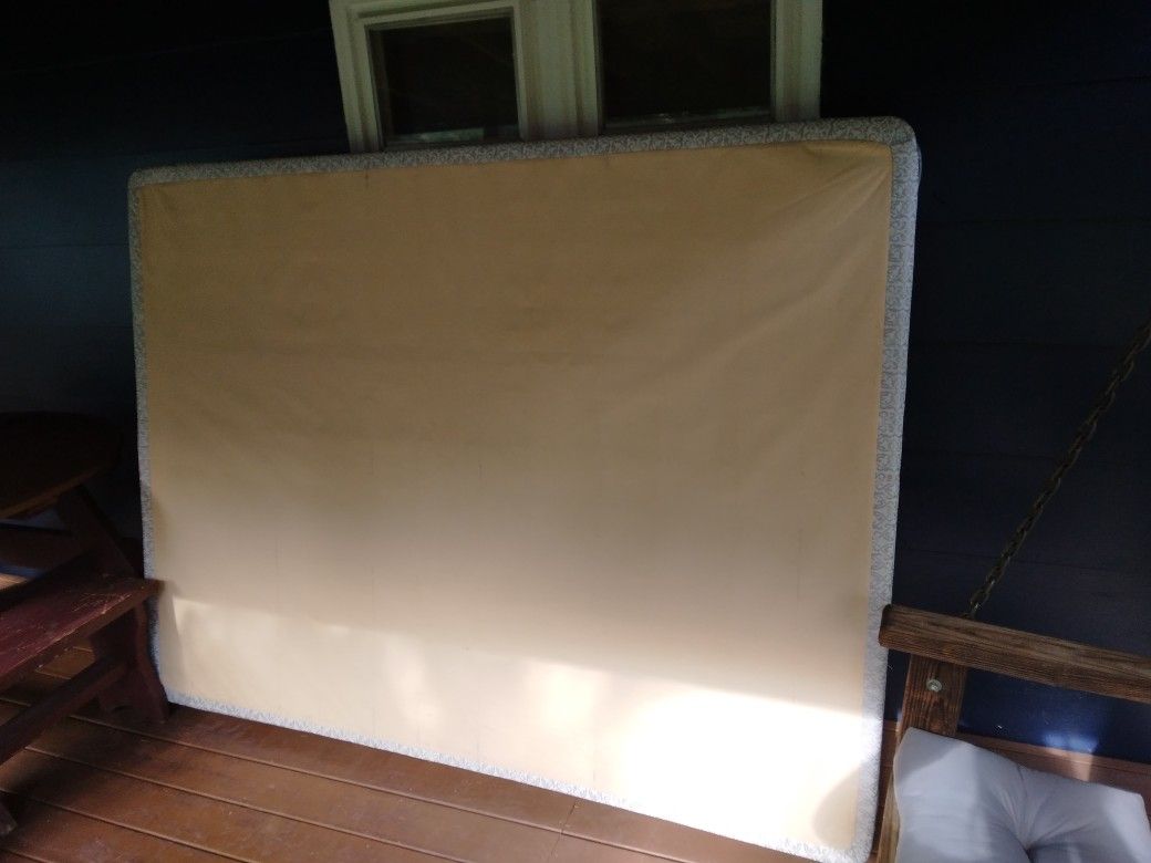 Free Queen Boxspring Clean No Stains No Bugs