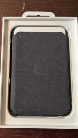 Apple iPhone FineWoven Wallet with MagSafe – Black