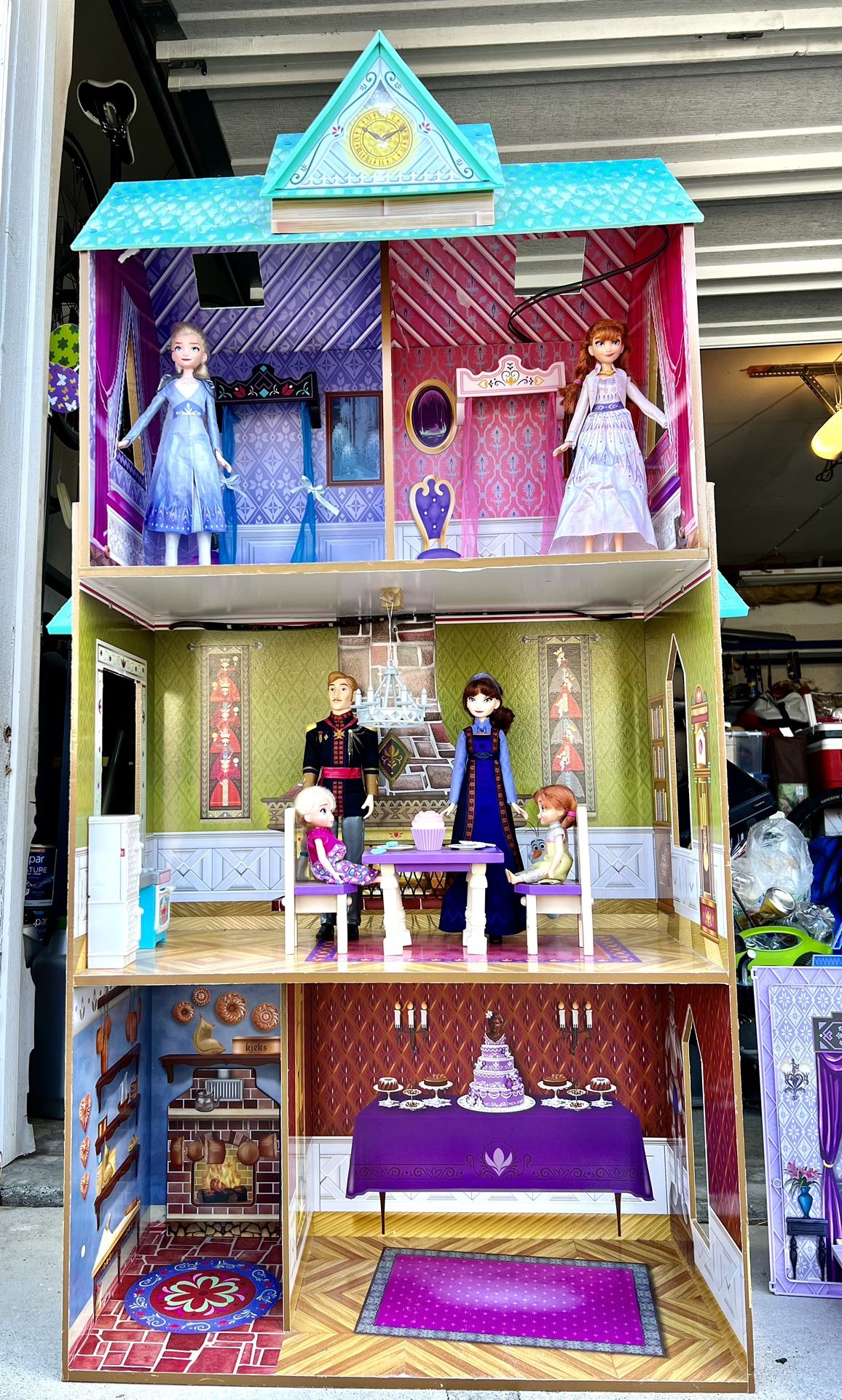 Frozen Doll house with Accessories