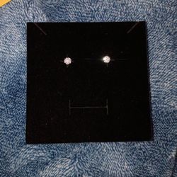 Moissante Earrings (Box Not Included)