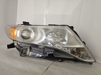 2009-2016 OEM Toyota Venza Halogen Headlight Right Passenger Side