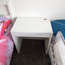 Ikea Micke, Desk, White 28 3/4 x 19 5/8 " - Perfect For Kids