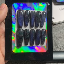 Blue Snake Print Press Ons With Cat Eye Effect