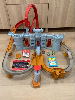 Super Mario Kart BOWSER’S CASTLE RACEWAY Hotwheels Mattel