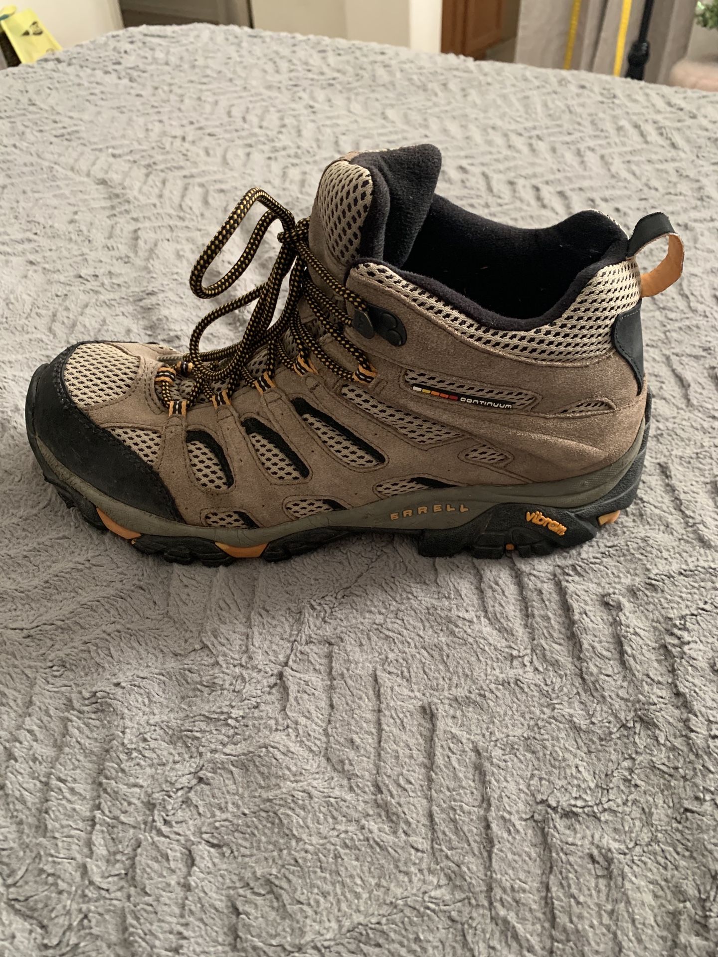 Merrell - Moab Mid Ventilator Hiking Boots Size 11