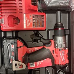 MilwaukeeM18 FUEL 18V Lithium-Ion Brushless Cordless 1/2 in. Hammer Drill Driver Kit with Two 5.0 Ah Batteries and Hard Case