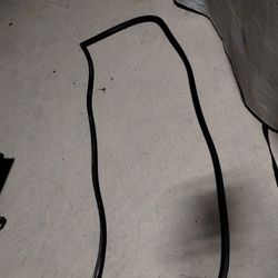 67/72 Front Windshield Seal