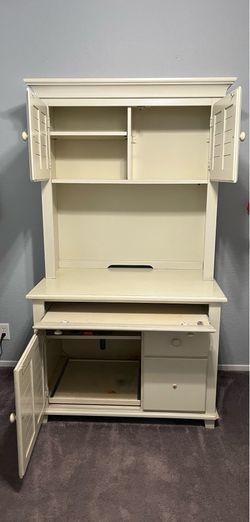 Desk / hutch