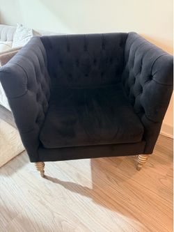 Black tufted chair