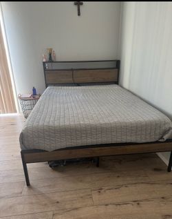 $120 queen size bed w mattress still good condition