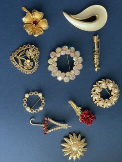 Vintage Lot of Brooches (some marked)